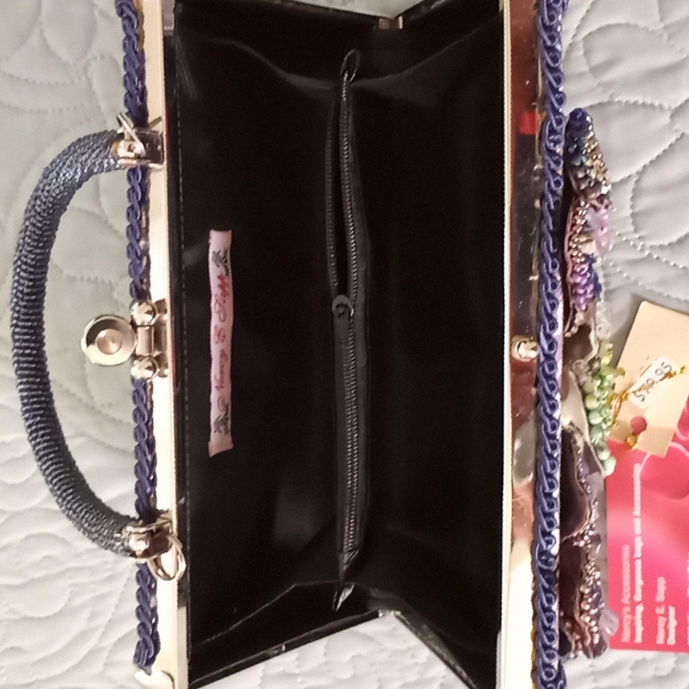 Purse - Picture 2 of 4